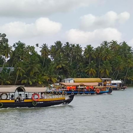 Islandstay-A Riverside Property Kollam Exterior foto