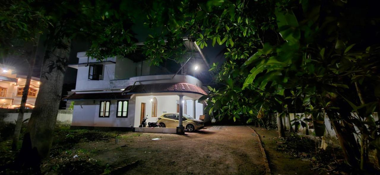 Islandstay-A Riverside Property Kollam Exterior foto