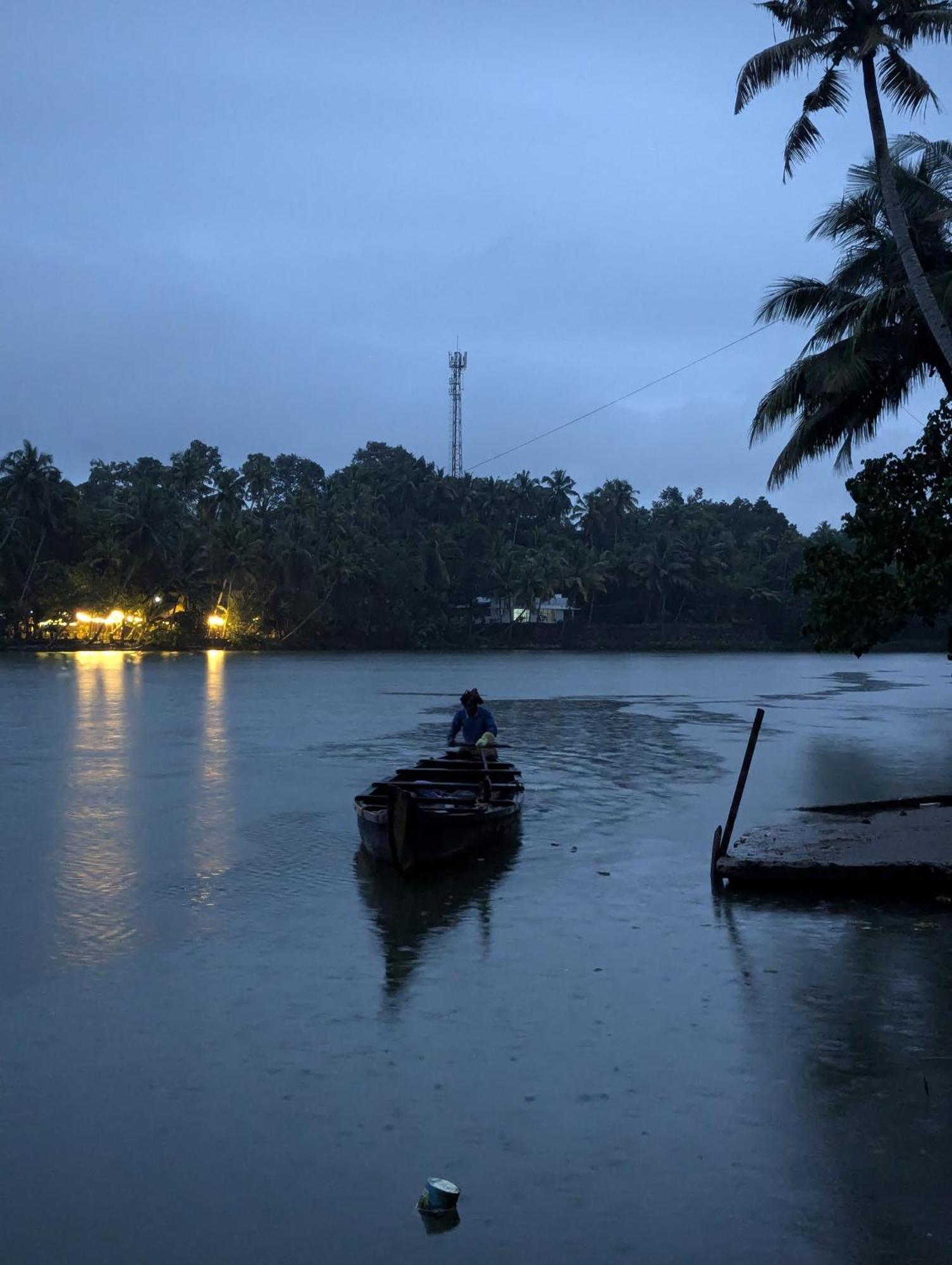Islandstay-A Riverside Property Kollam Exterior foto